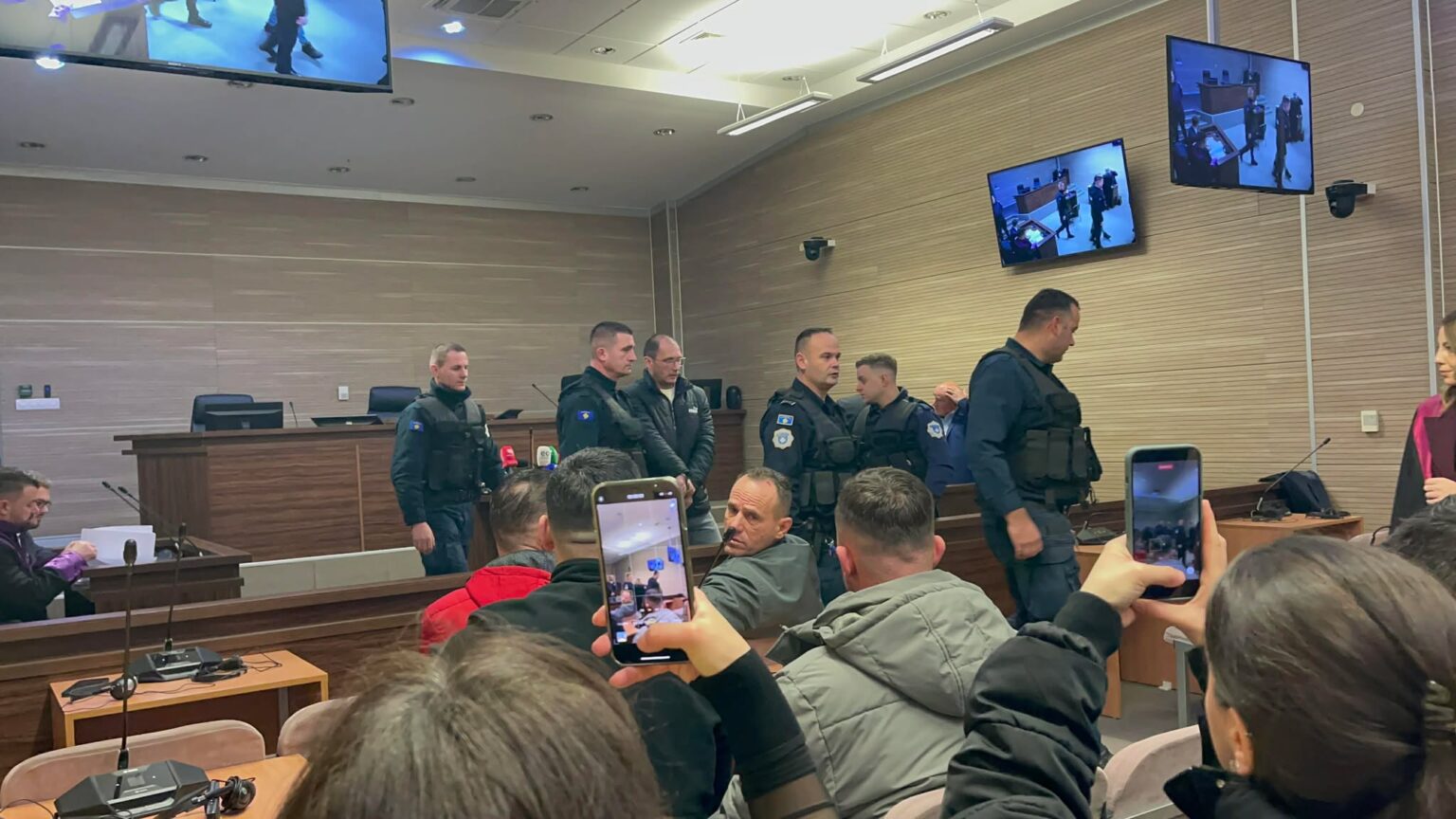 Sërish dy të akuzuarit në rastin  Banjska  nuk deklarohen e njëri thotë se nuk është fajtor