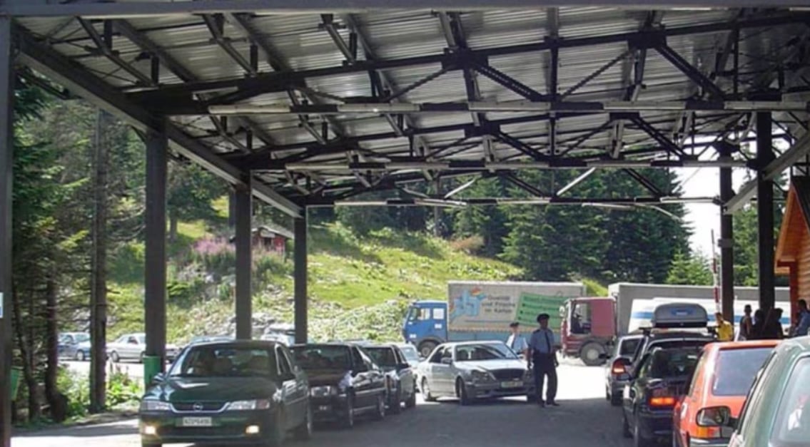 Rifillon lëvizja e kamionëve drejt Malit të Zi