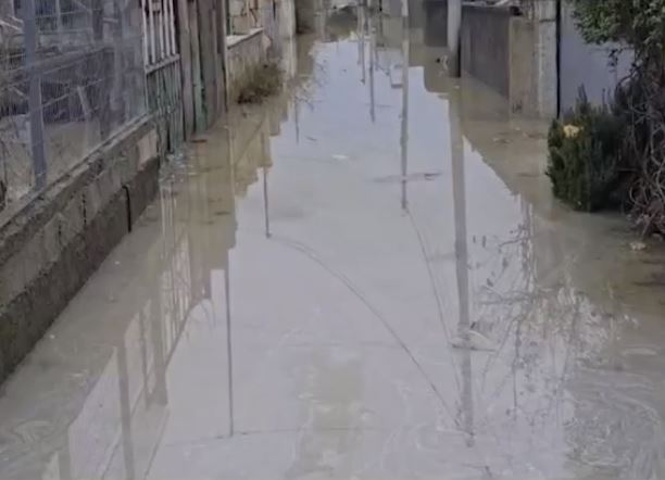 Rritet niveli i ujit në Durrës  400 banorë të evakuuar