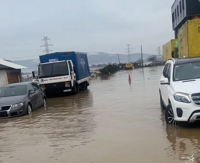 Haradinaj për situatën me vërshime  Urgjencë kombëtare për institucionet e vendit