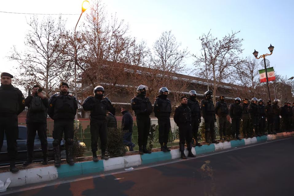 Mbi 3 000 të vrarë në protestat mbarëkombëtare në Iran