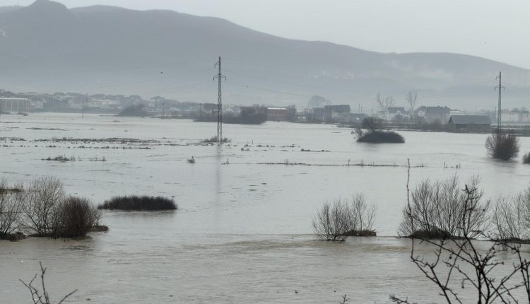 Përmirësohet situata me vërshimet  bie niveli i lumenjve