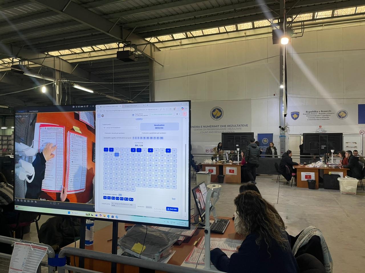 Vazhdon numërimi i votave me postë  kryeson bindshëm VV ja