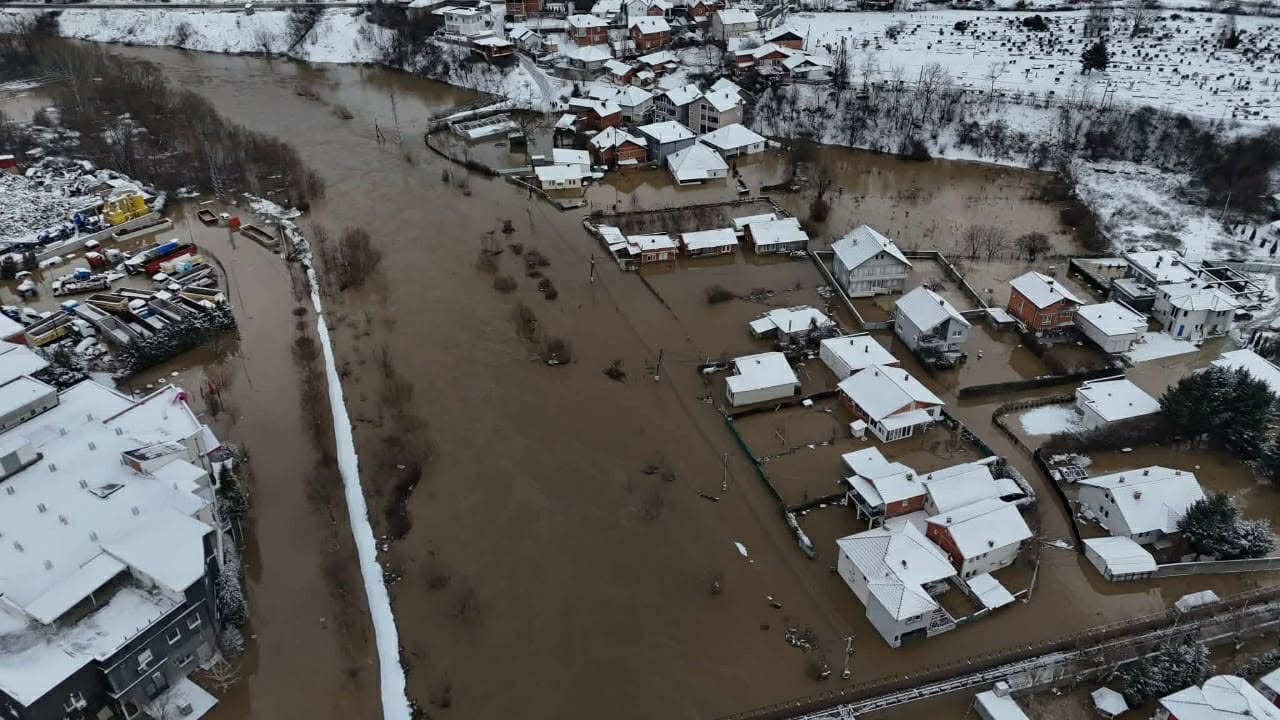Përmbytjet në Kosovë   një sinjal i fortë për rëndësinë e sigurimit të pronës
