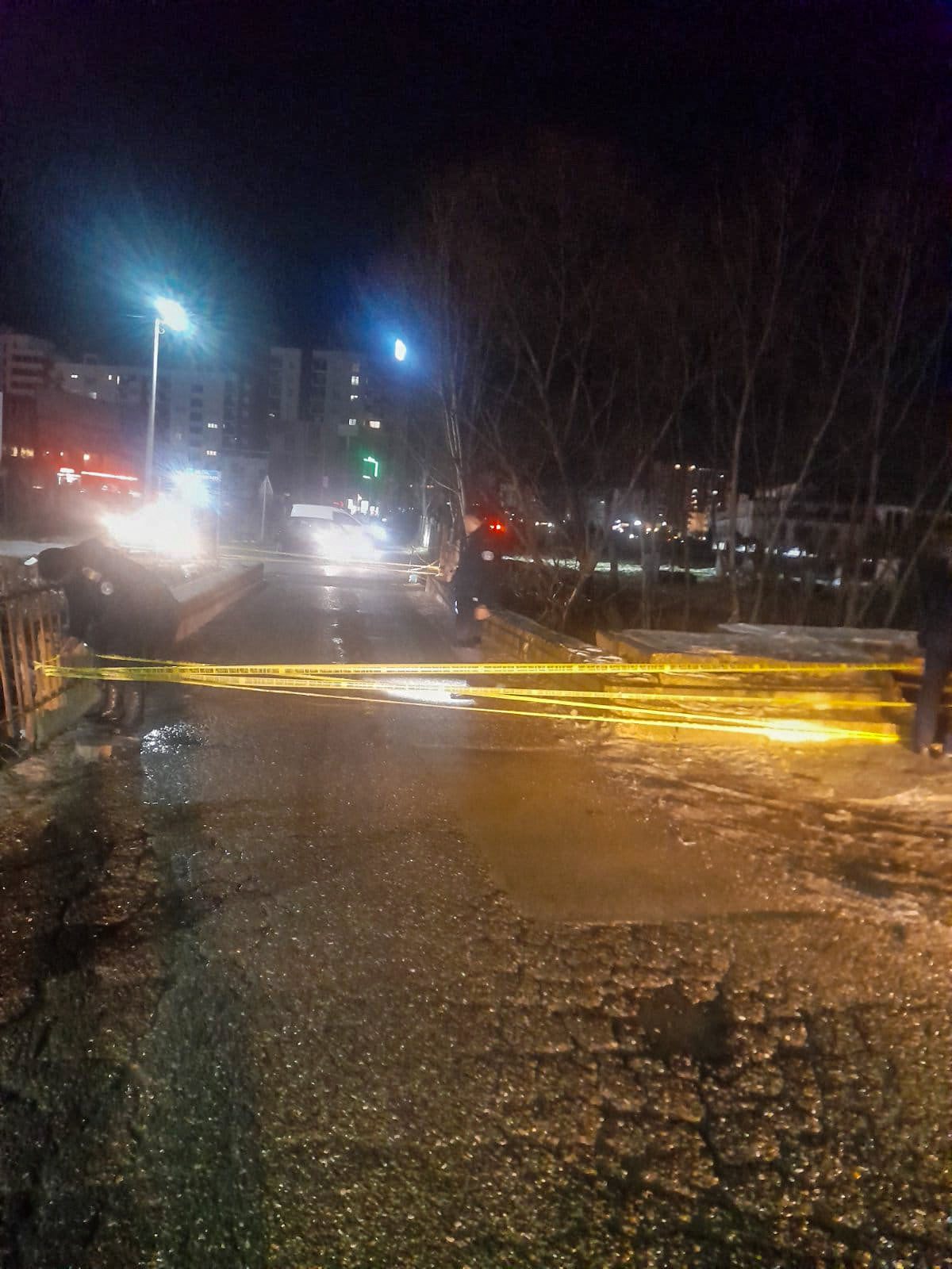 Mbyllet përkohësisht ura në rrugën Drenas Shtrubullovë Krajkovë pas dëmtimeve nga vërshimet