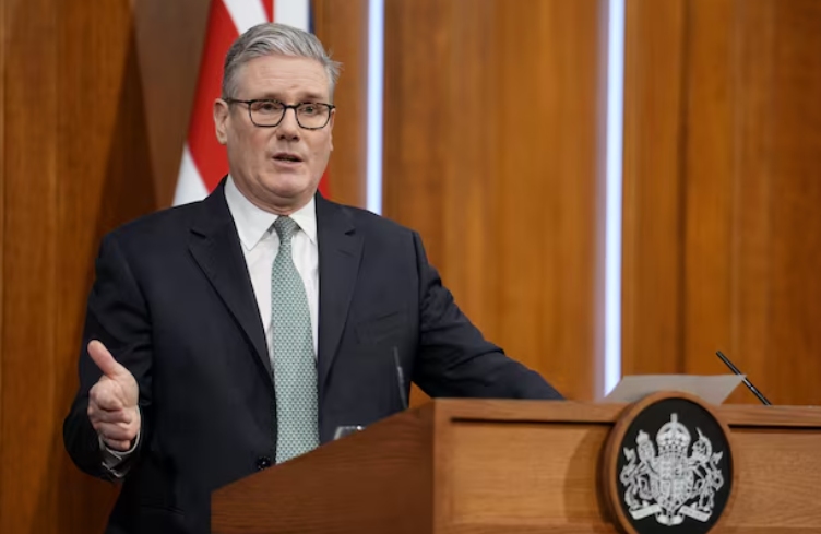 Starmer thotë se Britania nuk do t’i nënshtrohet presionit të Trump për Grenlandën