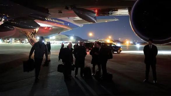 Avioni i Trump pëson defekt  kthehet pak pasi u nis për në Davos