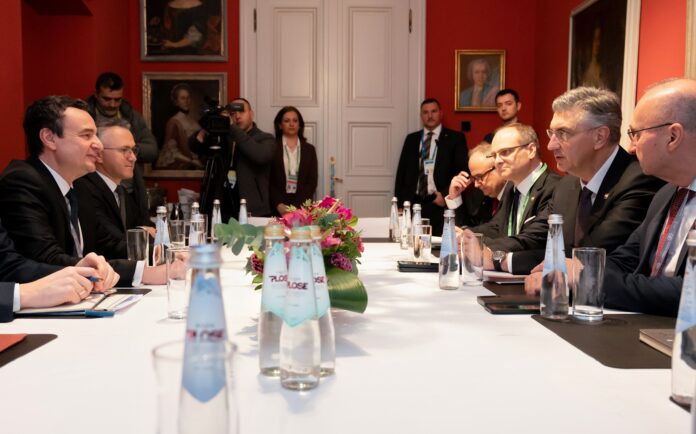 Kurti–Plenkoviq diskutojnë sigurinë rajonale dhe pakicën kroate në Janjevë