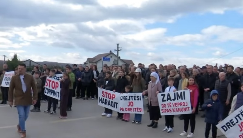 Protestojnë banorët e Grabanicës dhe Zajmit  kërkojnë zgjidhje për çështjet pronësore