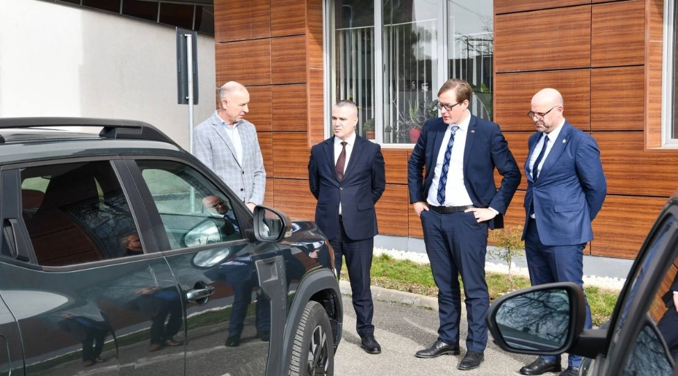 Gjermania dhuron pesë vetura dhe pajisje teknologjike për Policinë e Kosovës