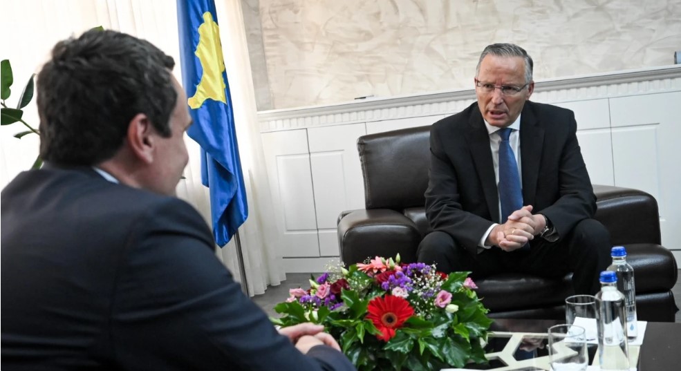 Përfundon takimi Kurti–Hamza, PDK mban konferencë për media