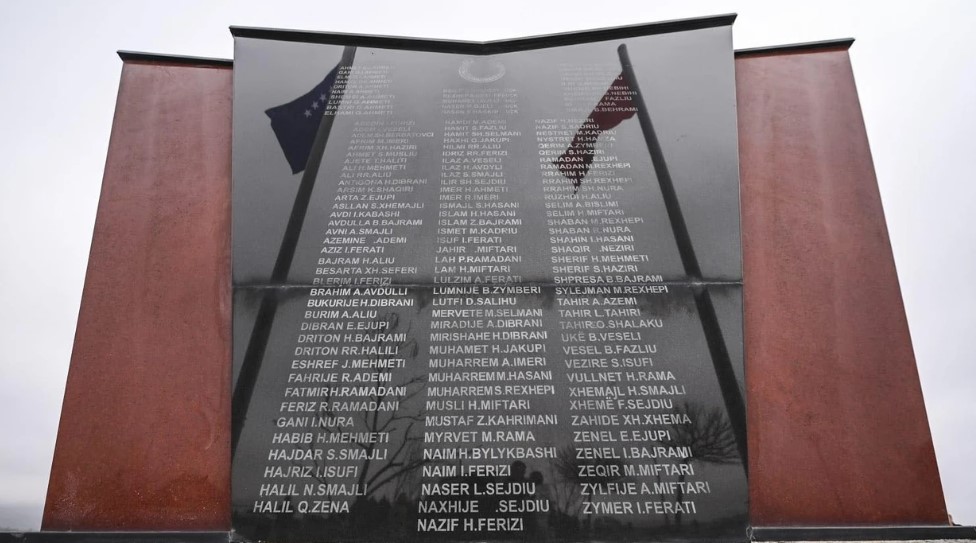 Presidentja Osmani përkujton 28 shkurtin 1998: Likoshani dhe Qirezi, simbol i qëndresës dhe rrugëtimit drejt lirisë