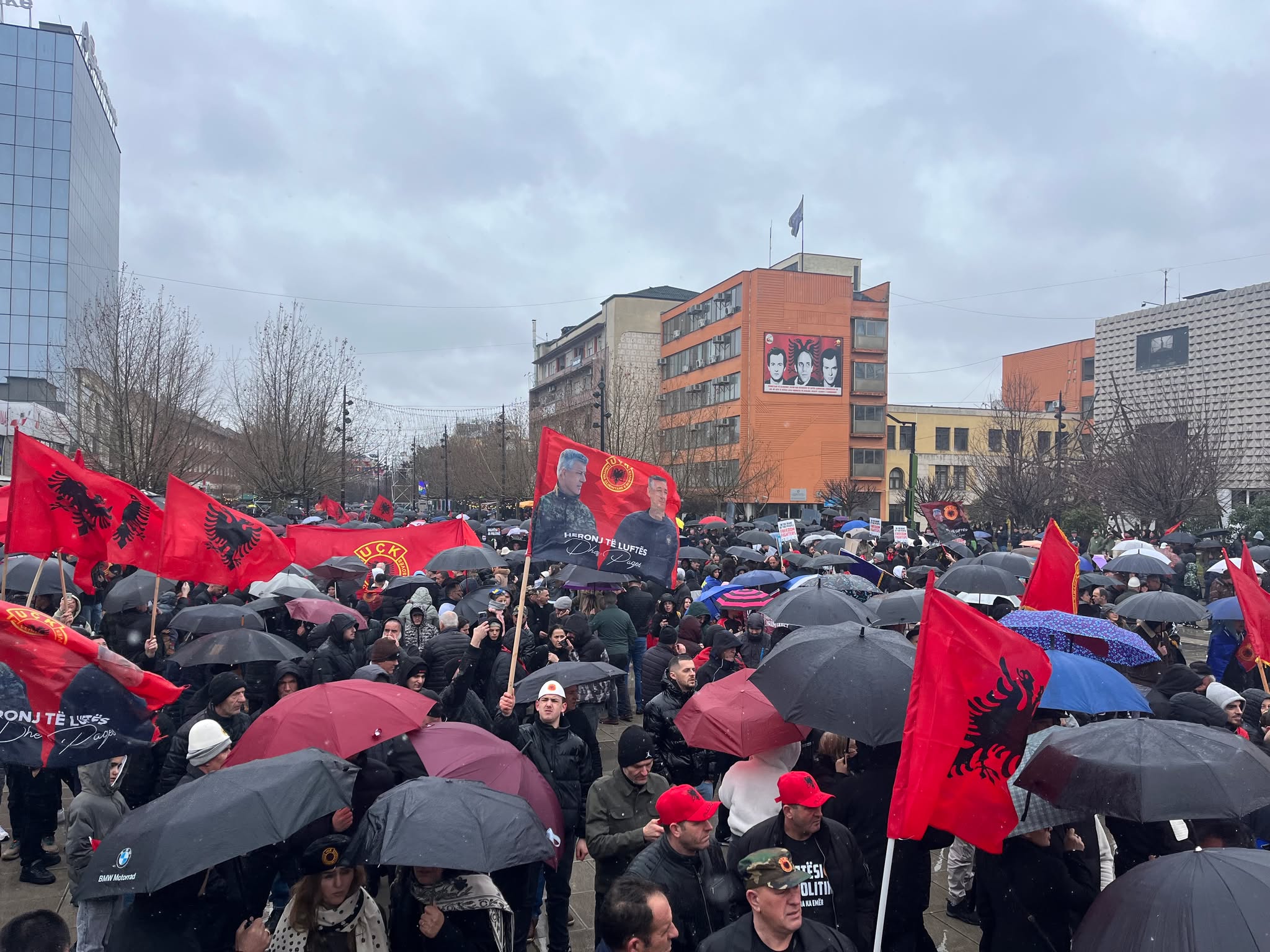 Qytetarët mblidhen për marshin “Drejtësi, jo politikë”