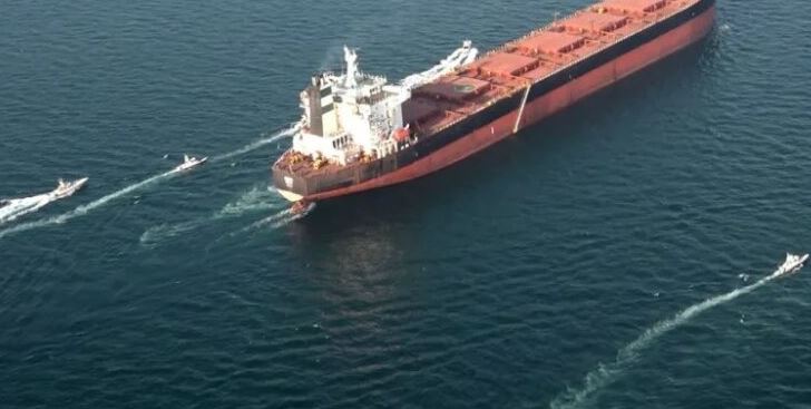 Sulmet Izrael-Iran, kompanitë e naftës pezullojnë dërgesat e karburantit nga Ngushtica e Hormuzit