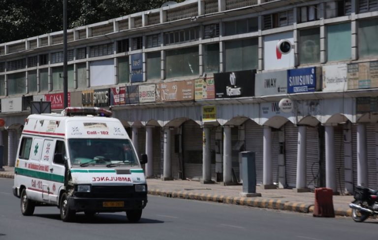 Pakistan  të paktën 2 të vdekur nga shpërthimi me bombë jashtë një stacioni policie