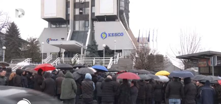 Qytetarët protestojnë kundër propozimit për rritjen e çmimit të rrymës