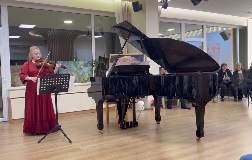 Sibora Resyli performon në koncertin e parë ndërkombëtar në Bullgari