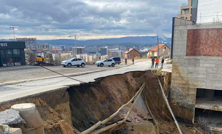 Dëmtohet rrjeti i ujësjellësit nga rrëshqitja e dheut, disa lagje të Prishtinës mbesin pa ujë