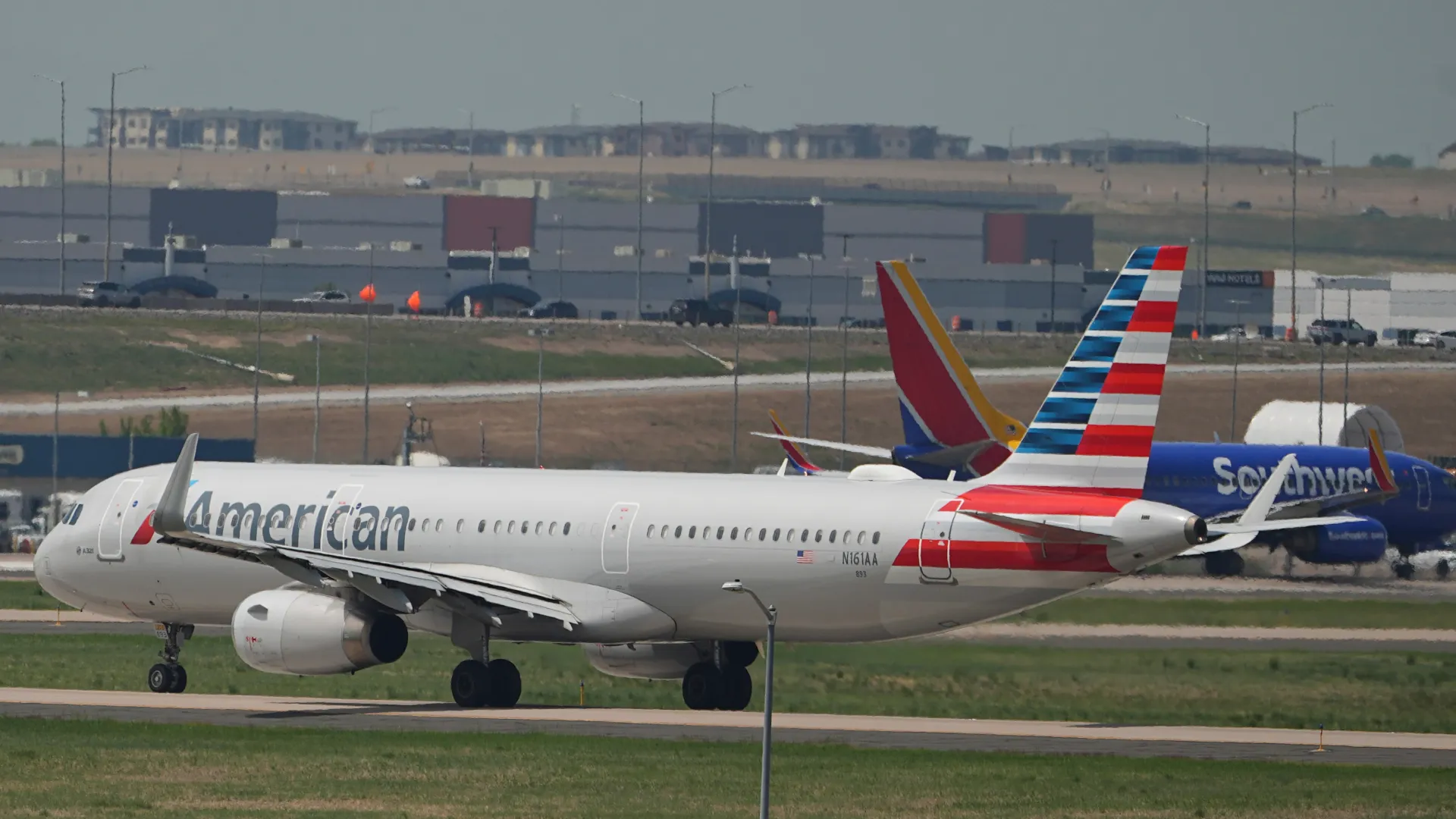 Kriza në Lindjen e Mesme, anulohen fluturime dhe rriten çmimet e biletave ajrore