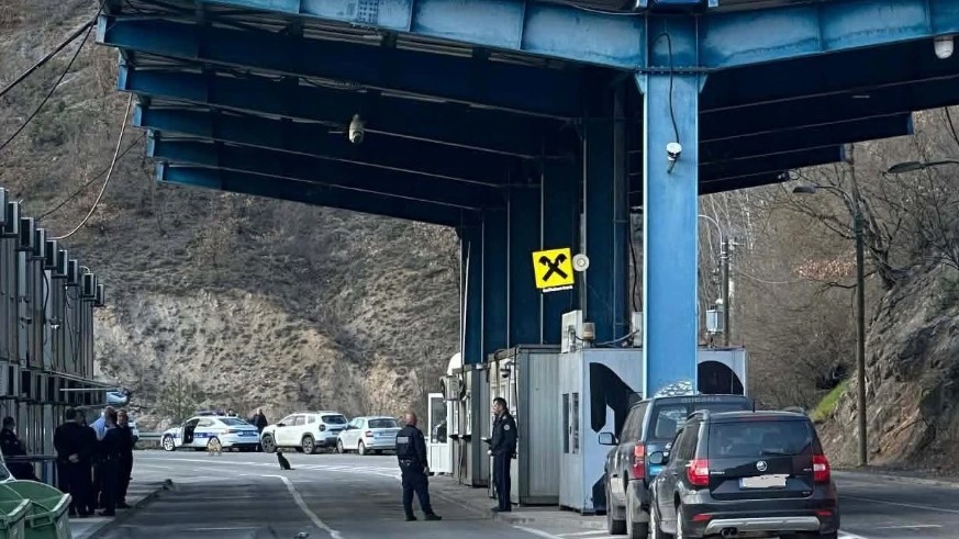 Përfundon protesta e serbëve pranë Jarinjës, rikthehet qarkullimi normale në kufi
