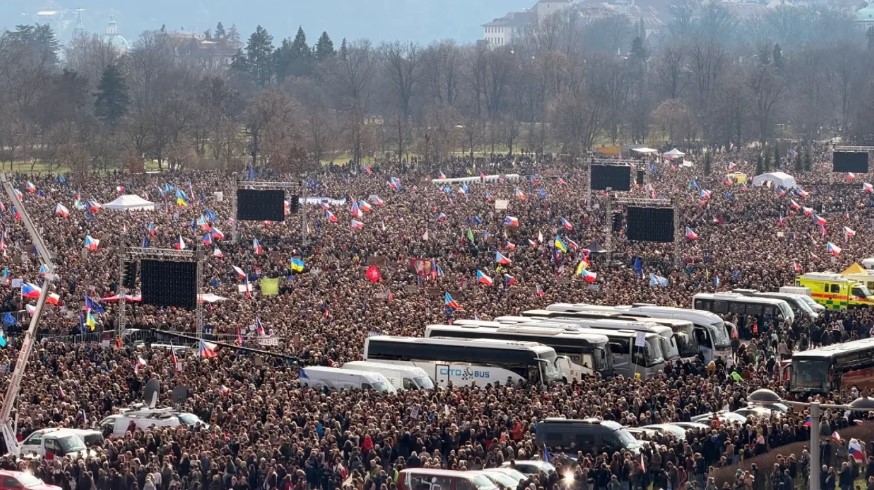 Protesta masive në Çeki kundër qeverisë së Andrej Babis