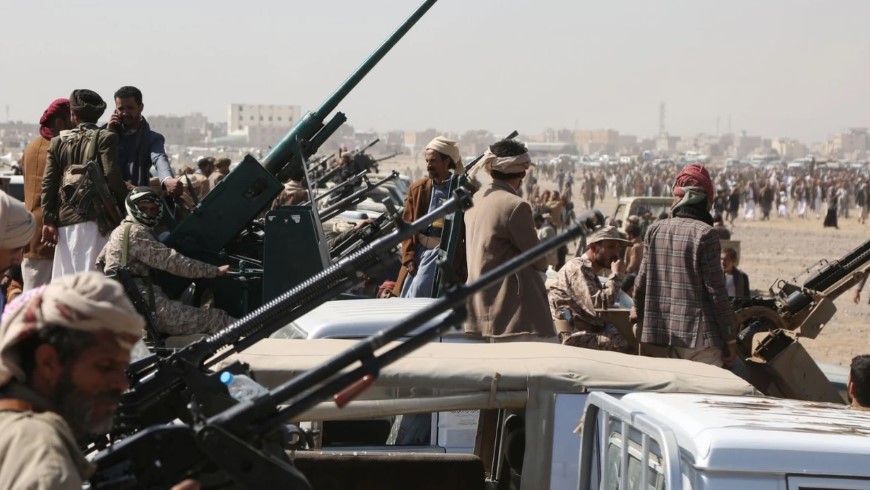 Houthit zotohen të mos i ndërpresin sulmet pasi u bashkuan në luftë