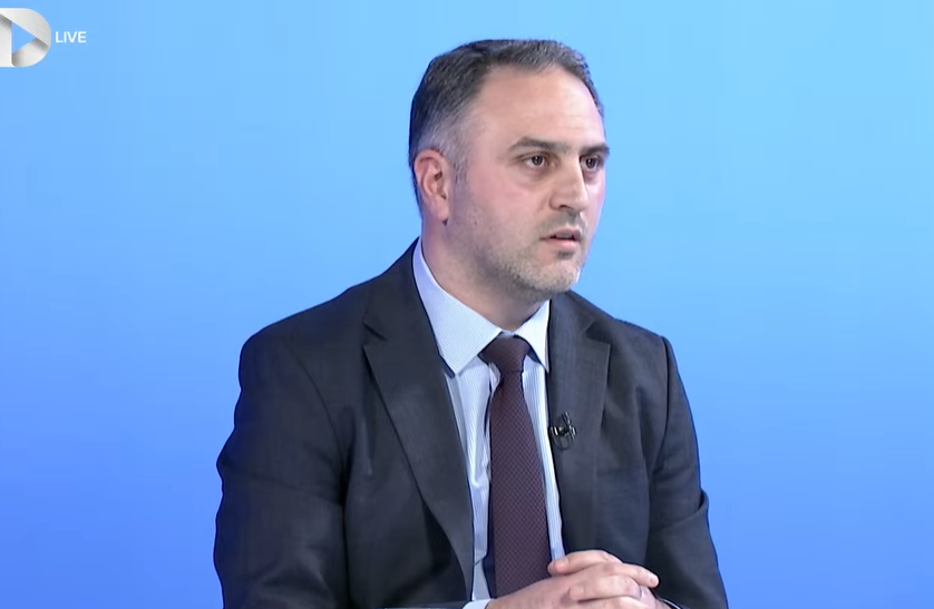 A është kushtetues dekreti i Osmanit për shpërndarjen e Kuvendit? Flet Çerkini