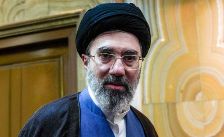 New York Post: Mojtaba Khamenei mund të jetë homoseksual, ndaj babai i tij nuk e donte si trashëgimtar