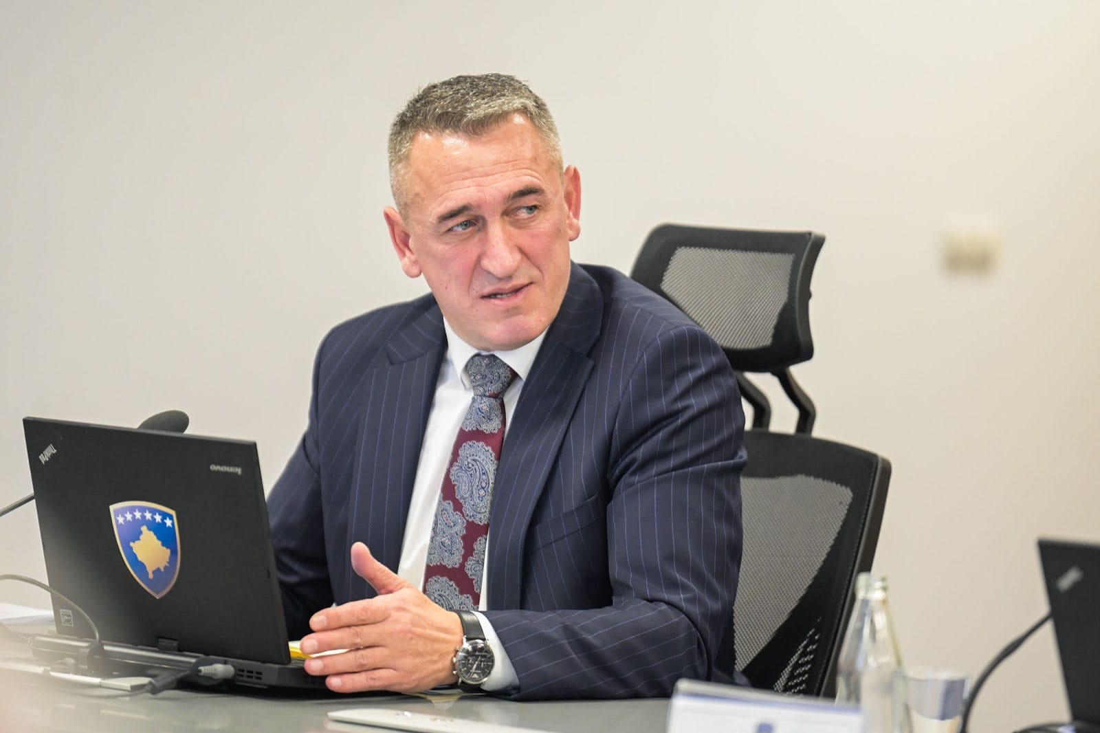 Nga Qeveria thuhet se Rashiqi ka ngatërruar çështjen e Manastirit të Deçanit me vizitën e Patriarkut Porfirije