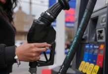 Çmimi i benzinës në SHBA tejkalon 4 dollarë për herë të parë që nga viti 2022