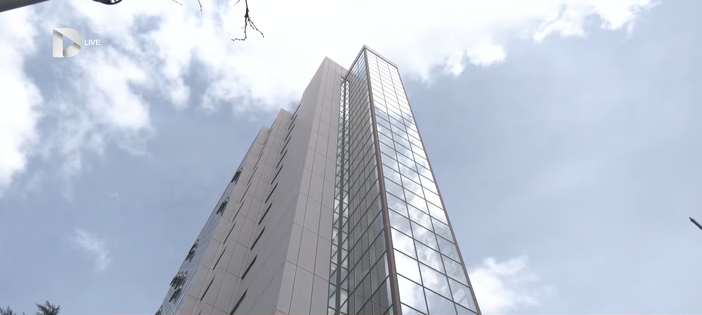 Kryeministri Kurti mbetet “pa kondicionerë të rinj” në zyrë, kompania ankohet në OSHP