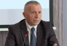 Kamberi dhe dy deputetë të tjerë paraqesin rezolutë për dënimin e krimeve të kryera në Kosovë