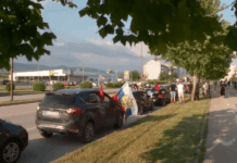 Propaganda ruse në rrota: Si Dita e Rusisë shënohet nga rrugët e Nishit deri në sallat e Banjallukës
