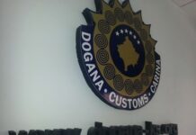 Dogana njofton udhëtarët për kufijtë e produkteve të duhanit