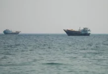 ShBA-ja dhe Irani shkëmbejnë sërish sulme, rriten tensionet për Ngushticën e Hormuzit