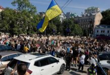 Protesta në Ukrainë pas shkarkimit të ministrit të Mbrojtjes, kritikët e quajnë vendimin gabim të madh të Zelenskyt