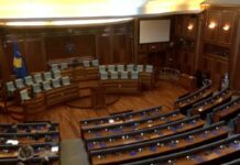 PDK e Aleanca mblidhen në sallën plenare, kritikojnë LVV për ikje nga përgjegjësia