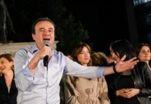 Reuters: Kuvendi i Kosovës e rizgjedh Albin Kurtin kryeministër, kriza politike vazhdon