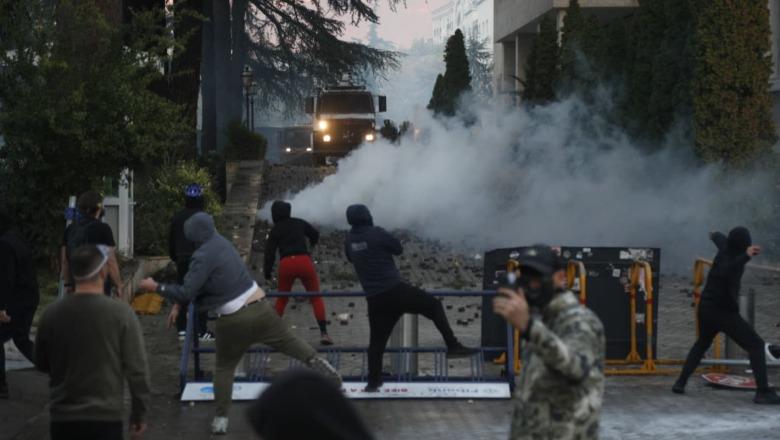 Dhoma e Tregtisë në Tiranë dënon vandalizmin gjatë protestave: Dhuna nuk justifikohet nga asnjë kauzë