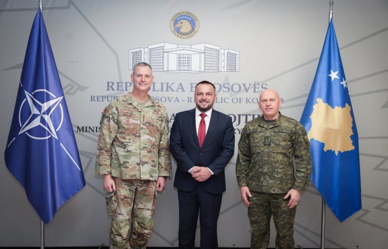 Maqedonci e Jashari takojnë komandantin suprem të NATO-s në Evropë, diskutojnë për fuqizimin e FSK-së Maqedonci e Jashari takojnë komandantin suprem të NATO-s në Evropë, diskutojnë për fuqizimin e FSK-së