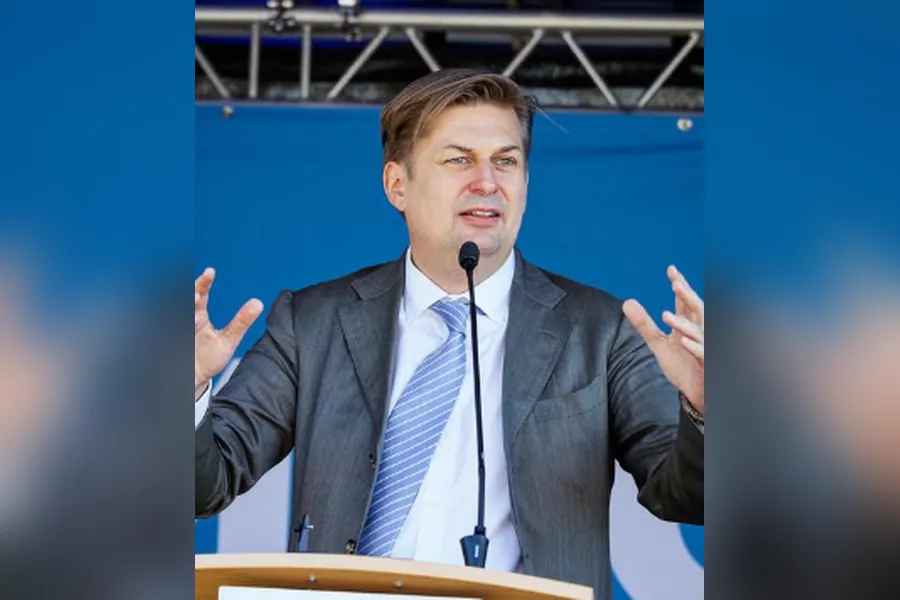 Rënia e Vuçiqit, Deputeti i AfD-së thotë se e djathta duhet të riorganizohet: Humbëm edhe Serbinë Rënia e Vuçiqit, Deputeti i AfD-së thotë se e djathta duhet të riorganizohet: Humbëm edhe Serbinë
