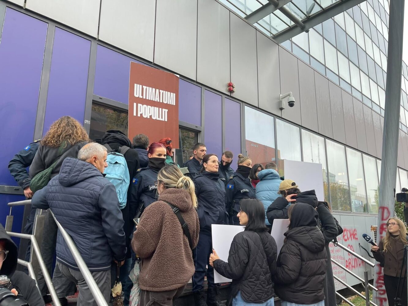 Dita e tretë e protestës për Arlinda Zekajn, kërkohet përgjegjësi institucionale