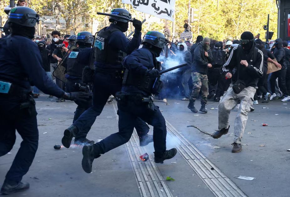 Rriten kritikat ndaj policisë franceze, 200 nxënës raportohet se janë lënduar gjatë protestave