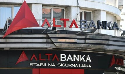 Skandal financiar në Serbi, mbyllet banka e afërt me Vuçiqin – dyshime për 50 milionë euro jashtë vendit përfshirë Moskën Skandal financiar në Serbi, mbyllet banka e afërt me Vuçiqin – dyshime për 50 milionë euro jashtë vendit përfshirë Moskën