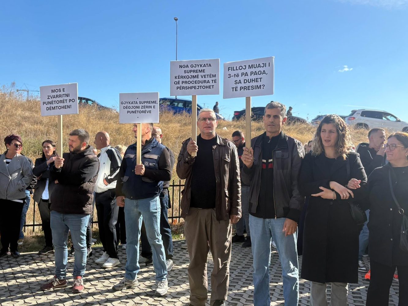 Punëtorët e NPB-së protestojnë për pagat e papaguara