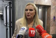 Protestat në Shqipëri, Kadrijaj: Është e drejtë qytetare, por djegia institucioneve është e papranueshme