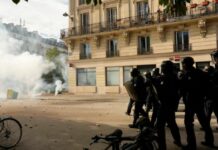 Kaos në Francë: 550 mijë protestues në rrugë, një i vdekur, 855 të ndaluar dhe zjarr në bashkinë e Limoges