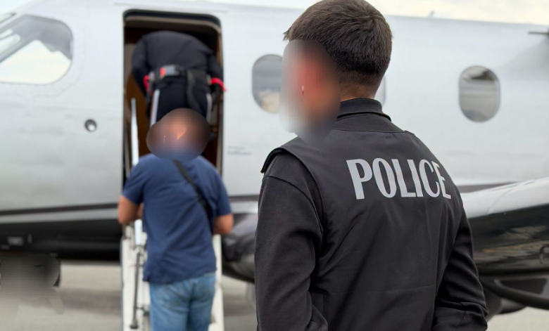 Ekstradohet në Suedi shtetasi suedez i kërkuar për vepra penale të lidhura me narkotikët