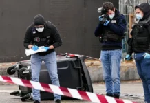 Një i vrarë dhe katër të plagosur nga të shtënat me armë në periferi të Parisit