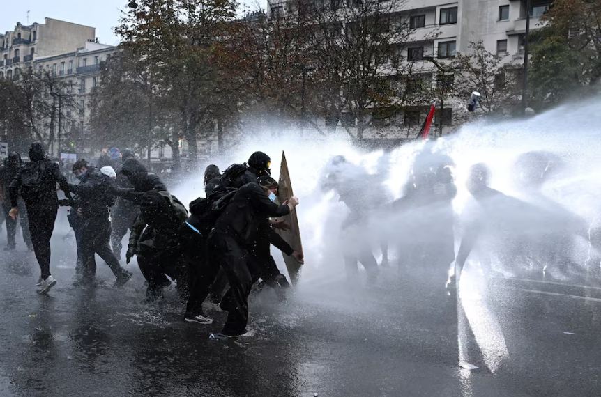 Franca përgatitet për protesta të reja, qeveria paralajmëron reagim të ashpër Franca përgatitet për protesta të reja, qeveria paralajmëron reagim të ashpër